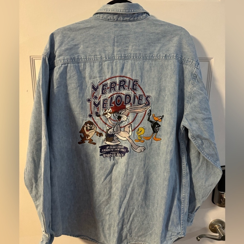 Vintage 90s Looney Tunes Merrie Melodies Embroidered Denim Cotton ButtonUp Shirt - Picture 1 of 15